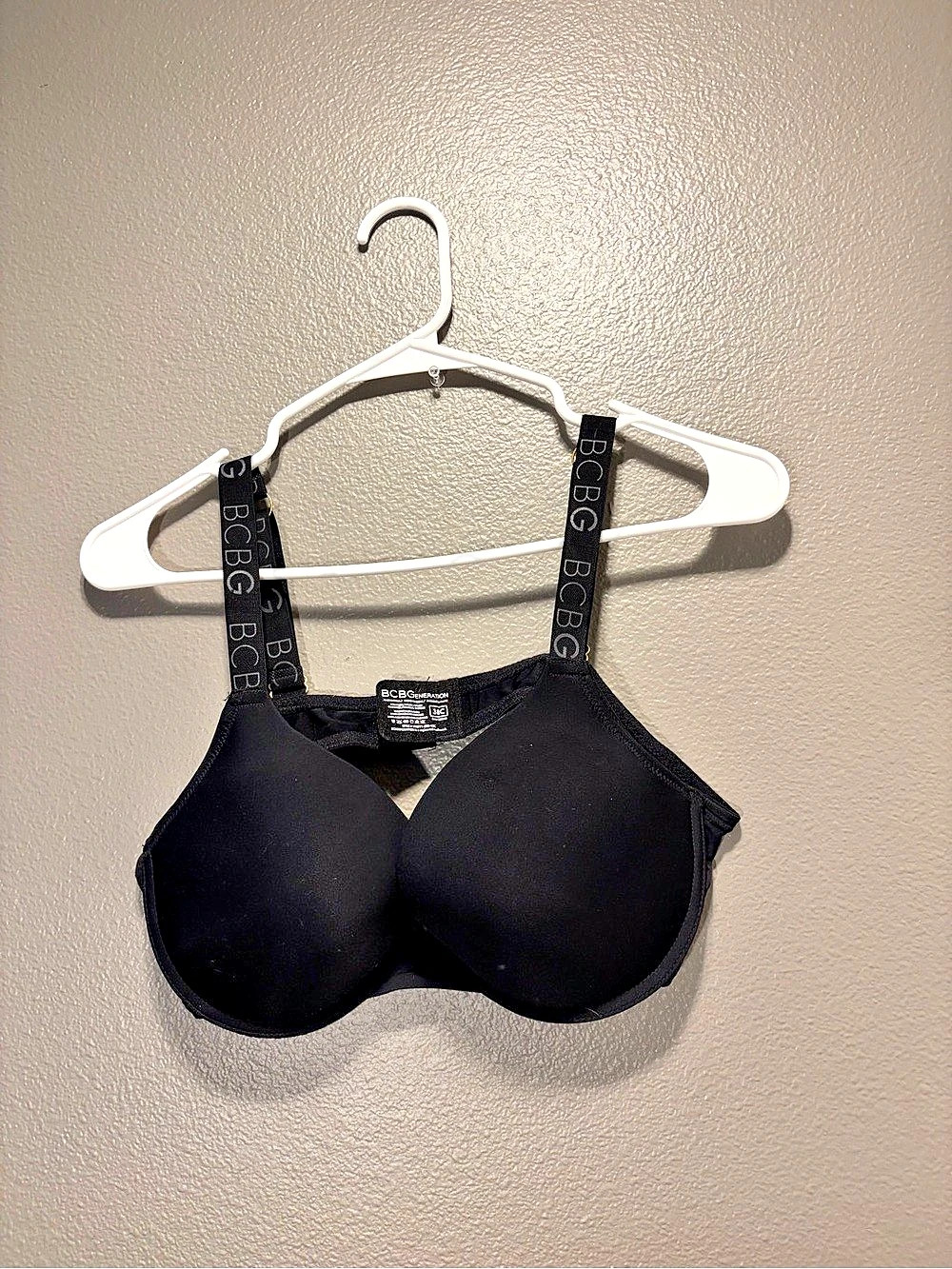 BCBGeneration Womens Black Logo Strap Push Up Contour T-Shirt Bra Size 38C